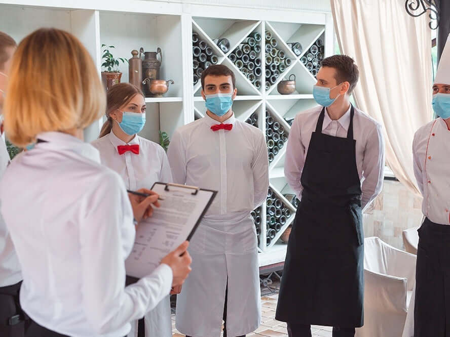 Il comportamento dei camerieri nei ristoranti di livello