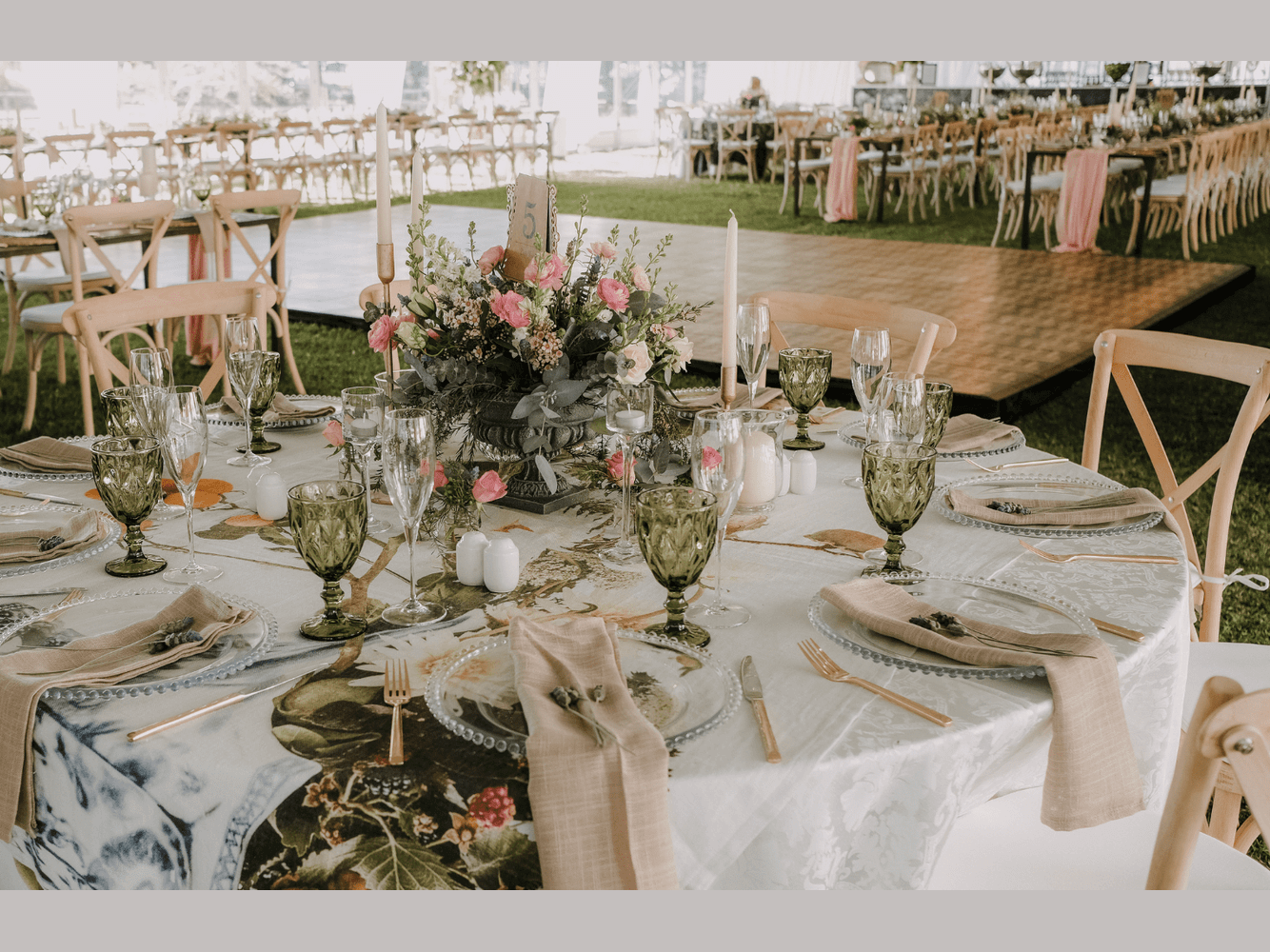 Tovaglie TNT per Feste e Ristorazione: Qualità e Eleganza