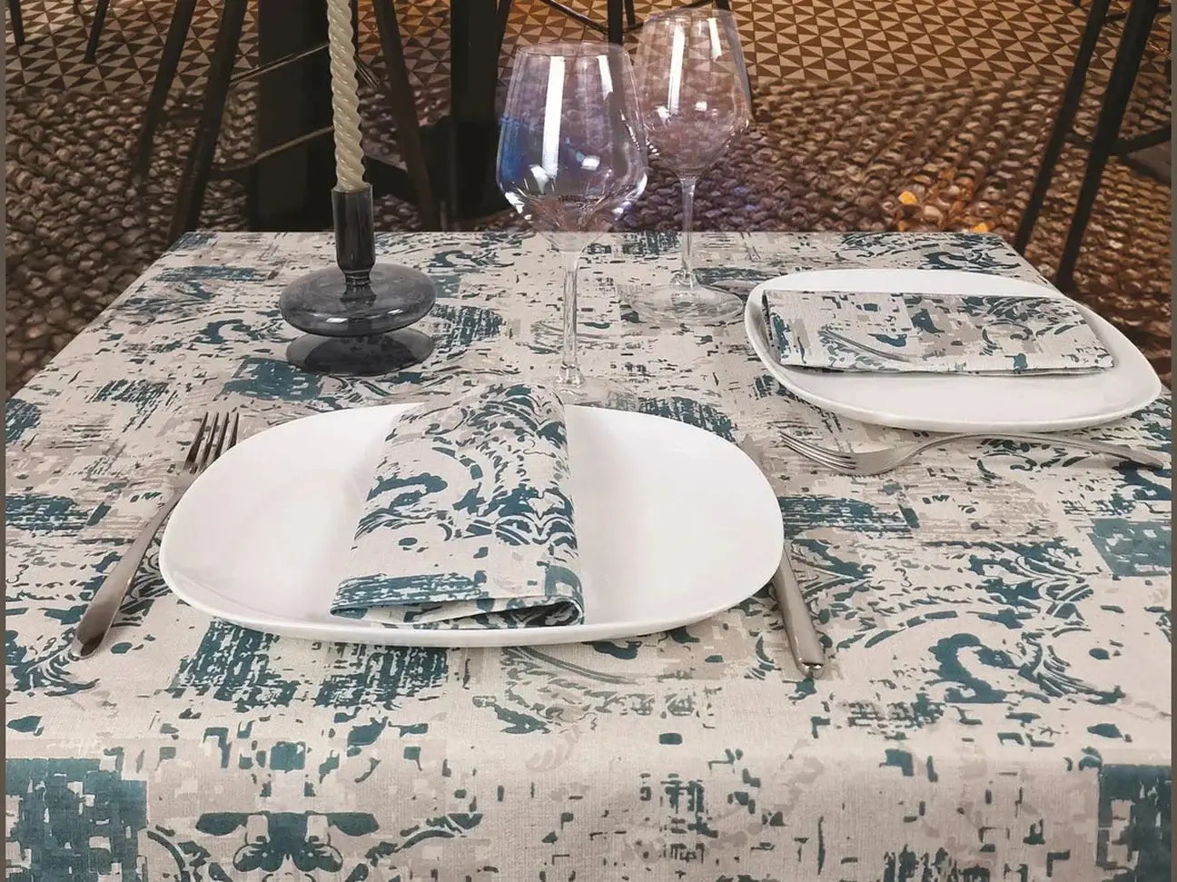 Coprimacchia TNT: Come Proteggere la Tavola del Tuo Ristorante