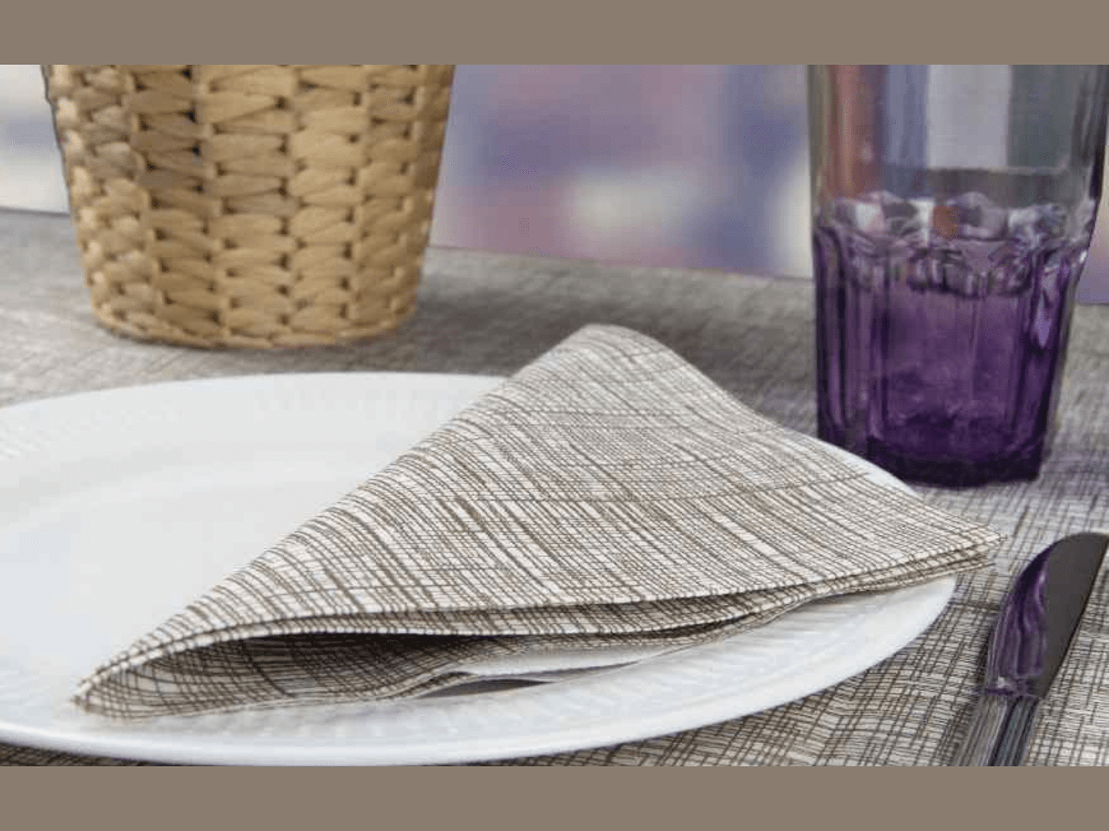 Come Scegliere il Tovagliato Monouso per Ristoranti?