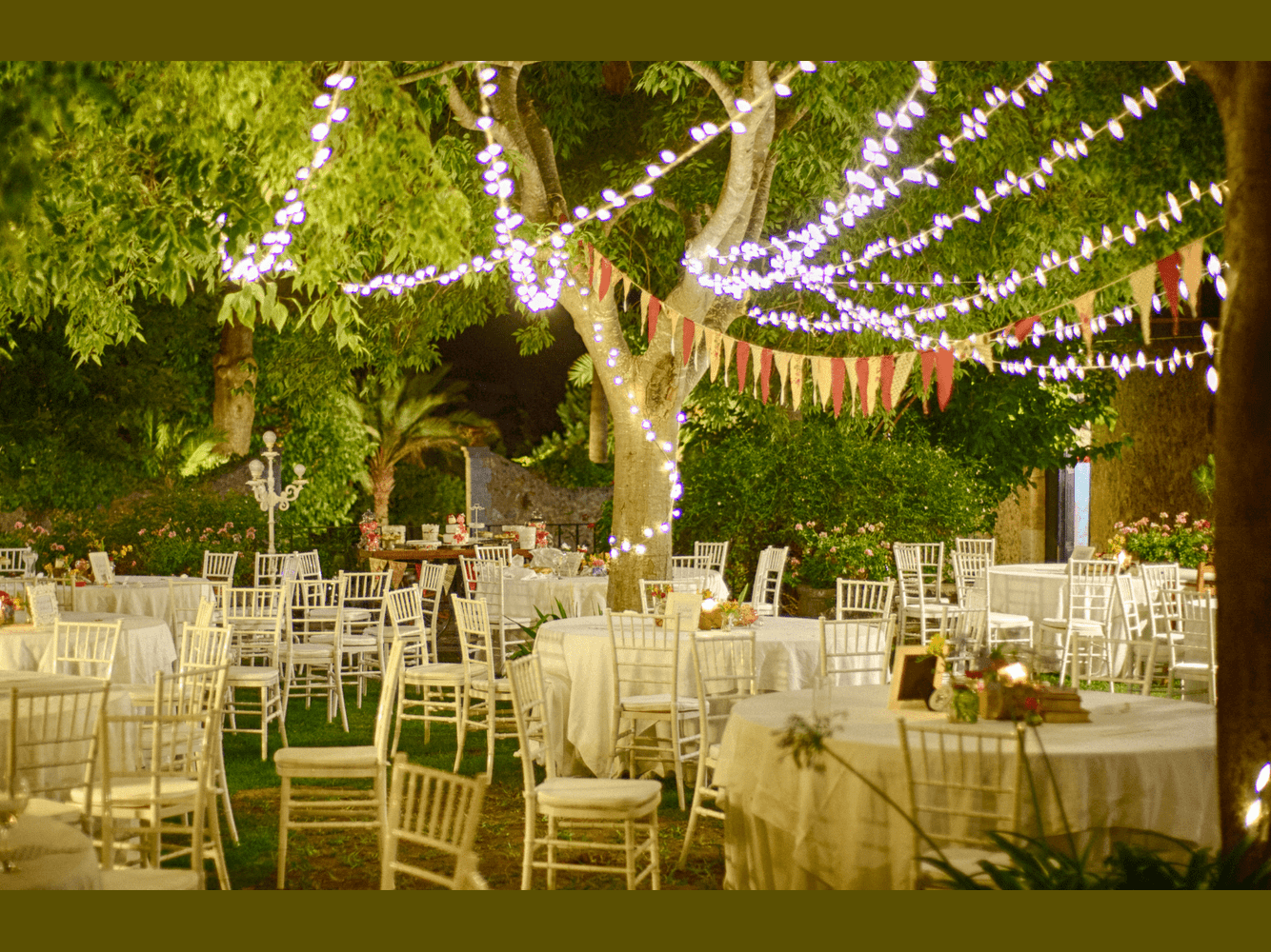 Tovaglia TNT per Feste in Giardino: Pratica, Elegante e Igienica