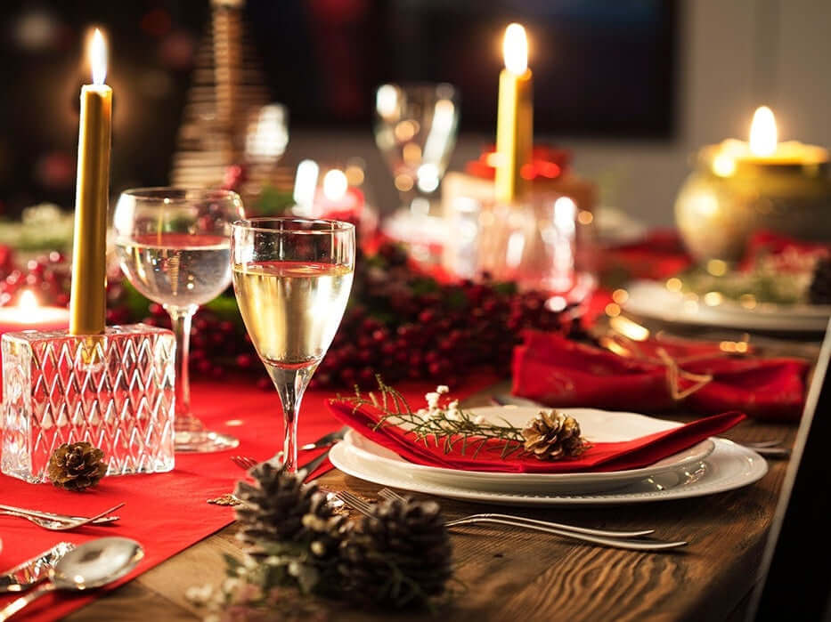 Rosso in tavola! 5 idee sulle migliori tovaglie di Natale per il tuo locale