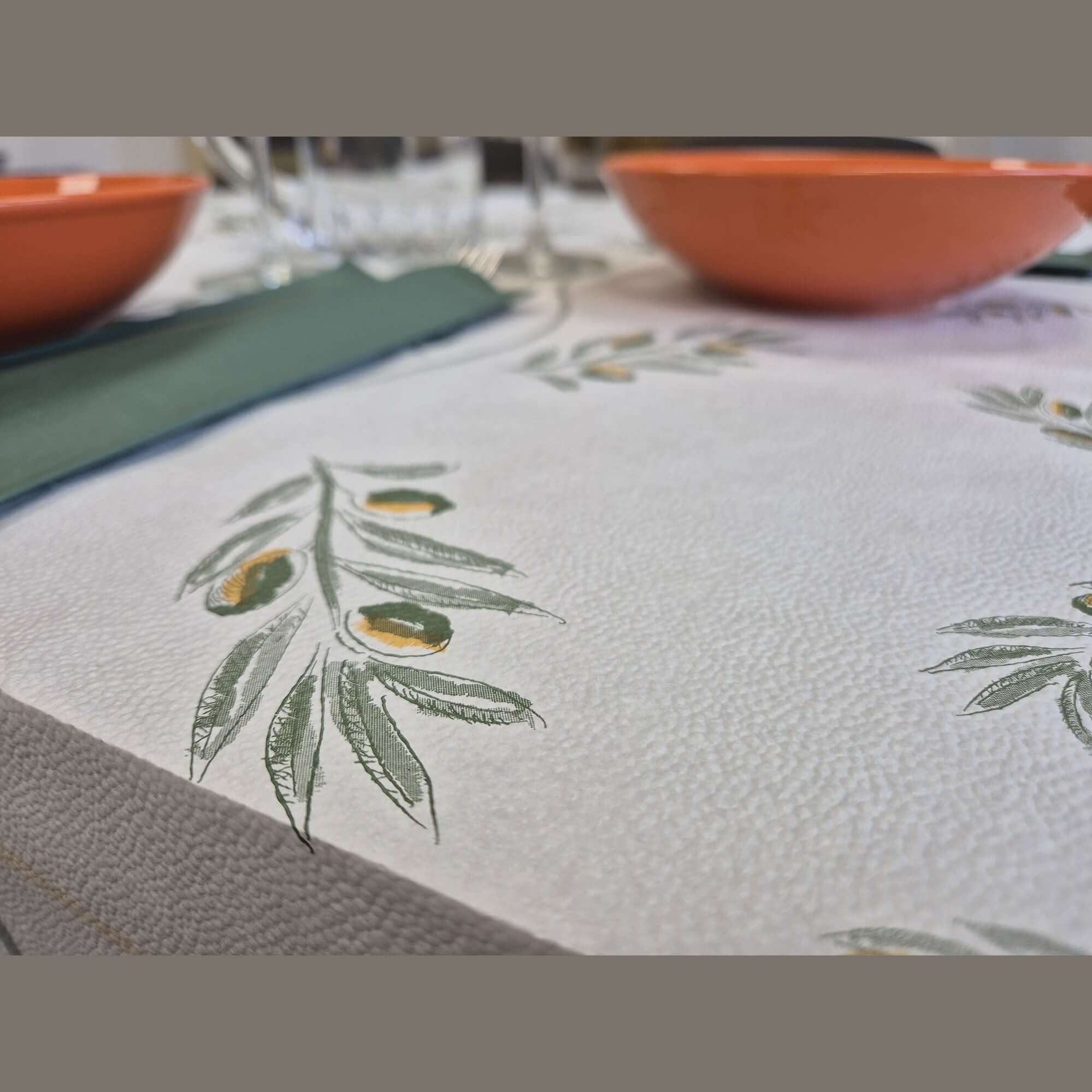 Tovaglia in Carta Olive Bianca Goffrata Airwave da mt. 1 x 1 - 200 pz.