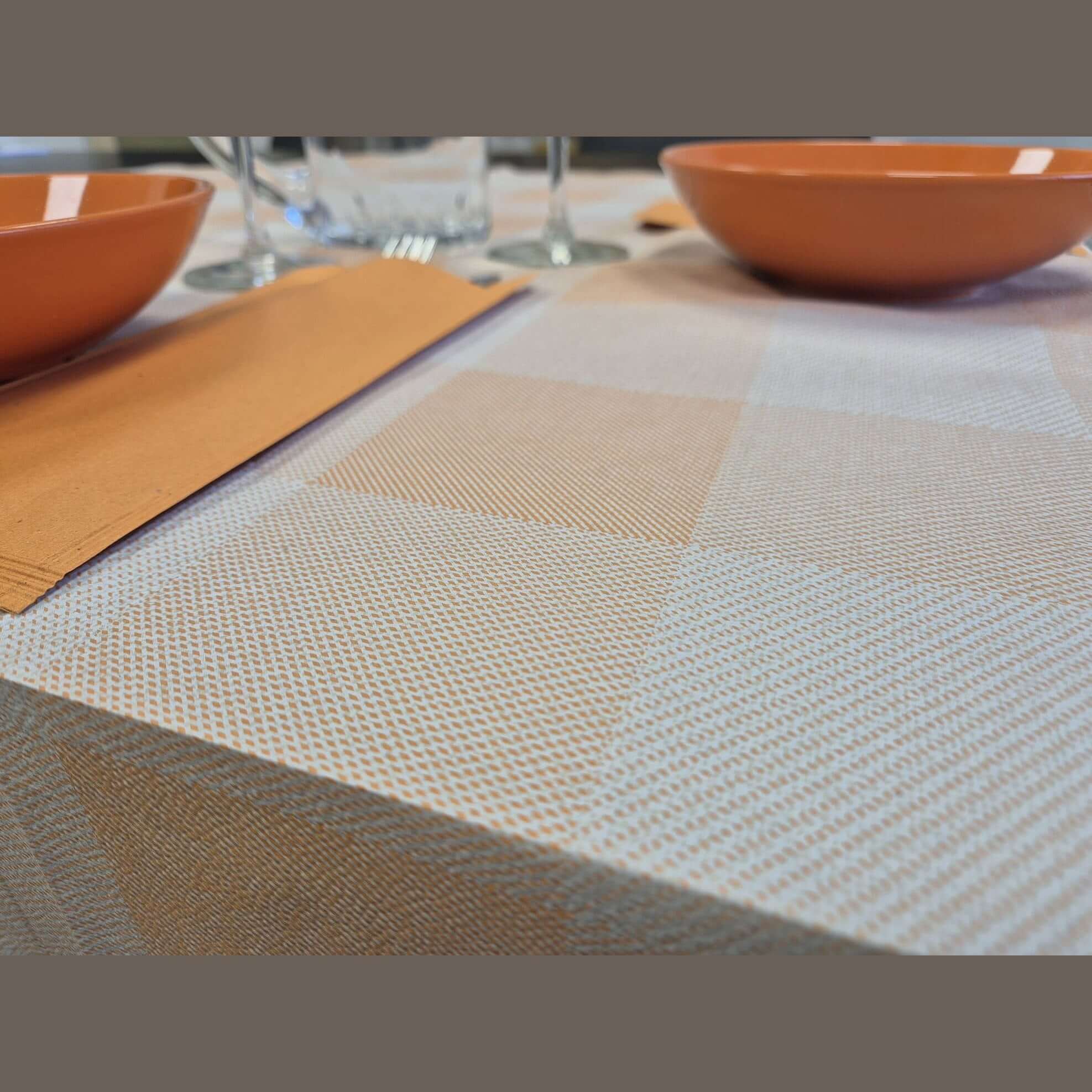 Tovaglia in Carta Quadro Crema Goffrata Airwave da mt. 1 x 1 - 200 pz.