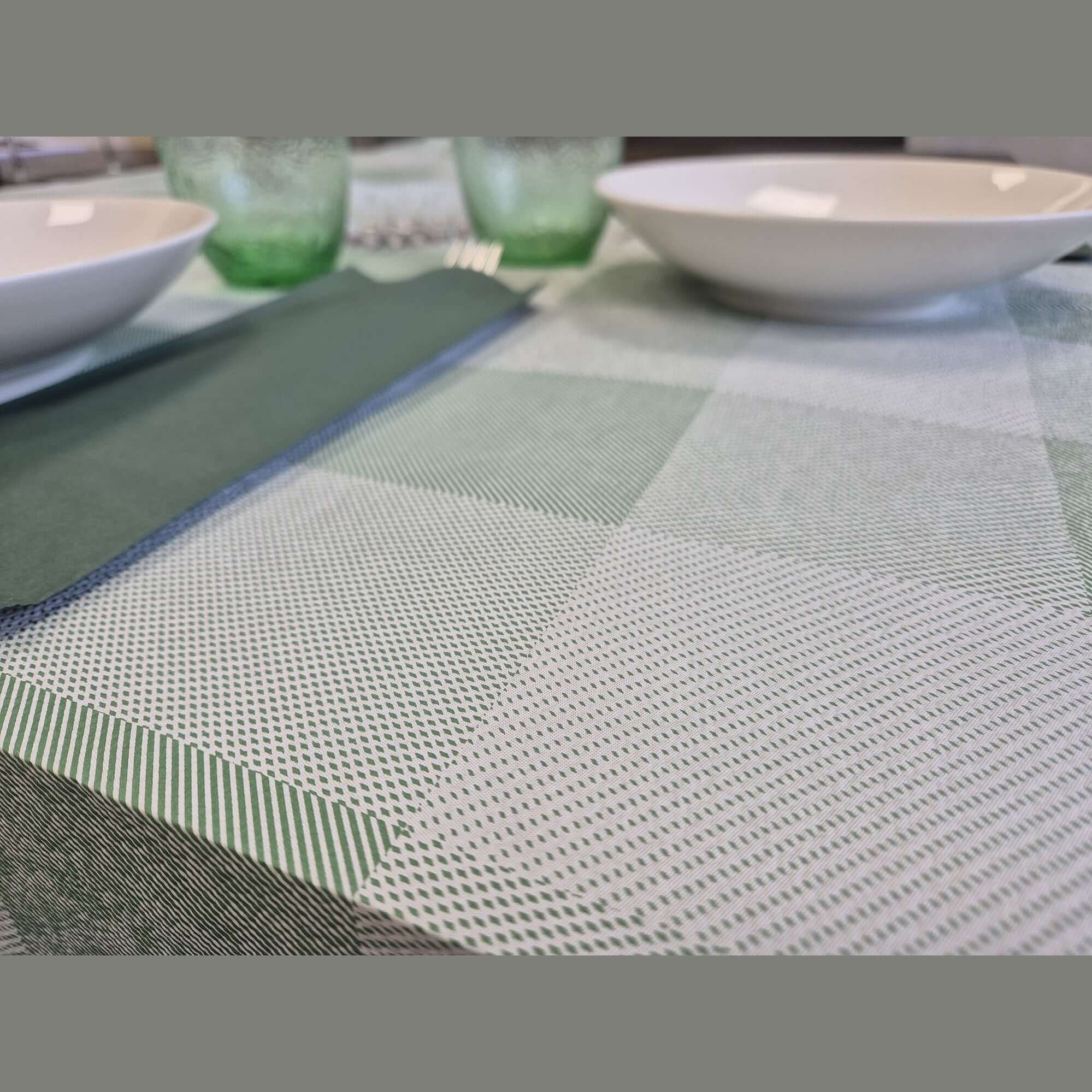 Tovaglia in Carta Quadro Verde Goffrata Airwave da mt. 1 x 1 - 200 pz.