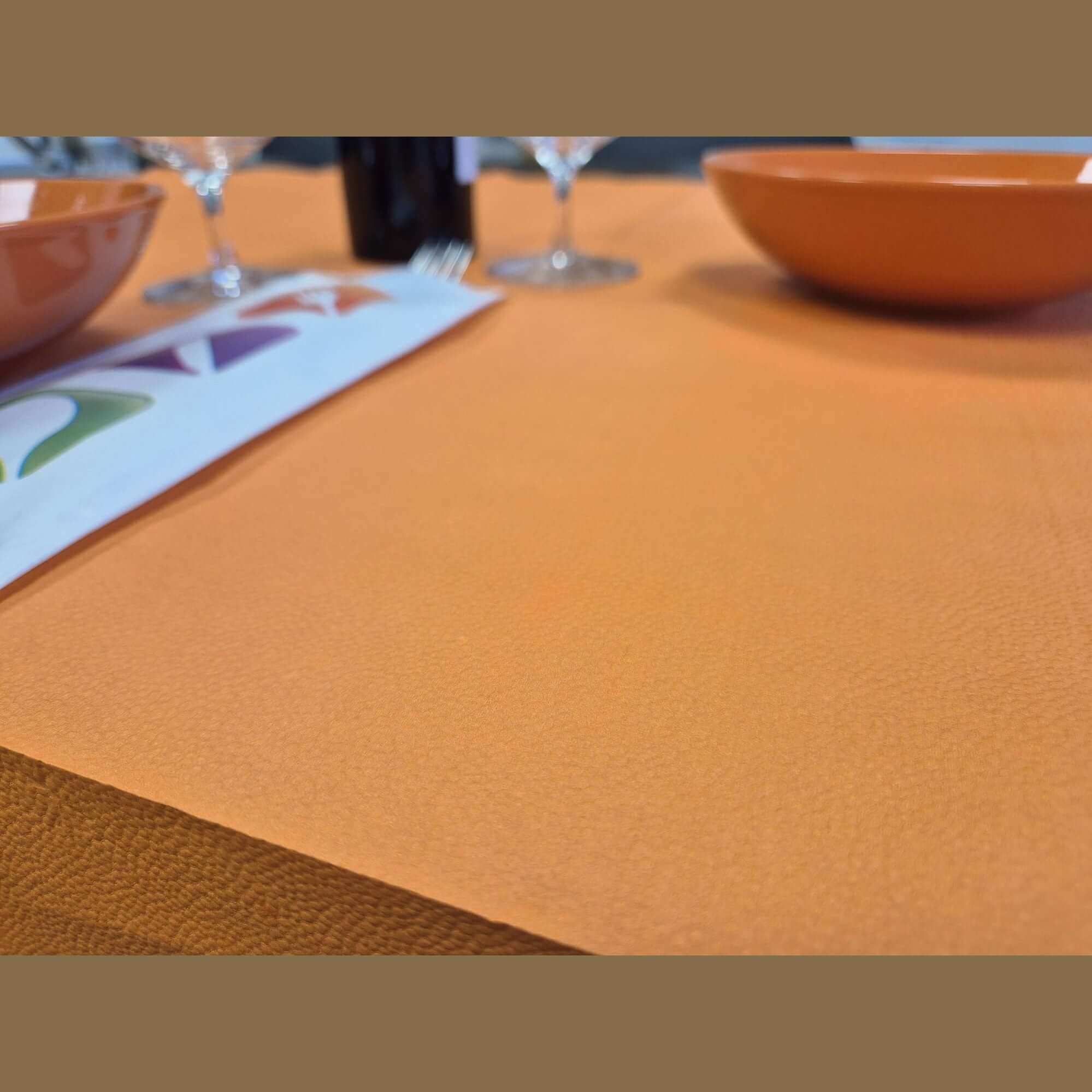 Tovaglia in Carta Fondo Pieno Arancione Goffrata Airwave da mt. 1 x 1 - 200 pz.