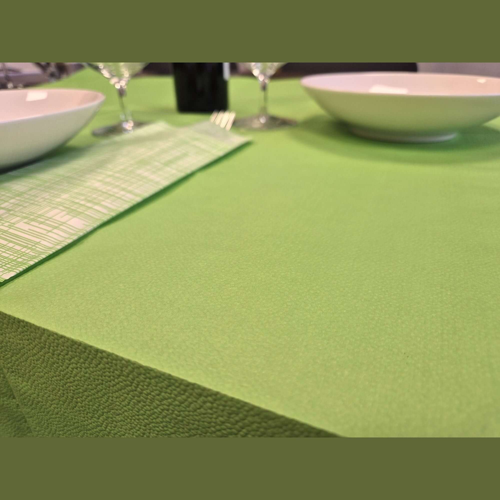 Tovaglia in Carta Fondo Pieno Verde Lime Goffrata Airwave da mt. 1 x 1 - 200 pz.