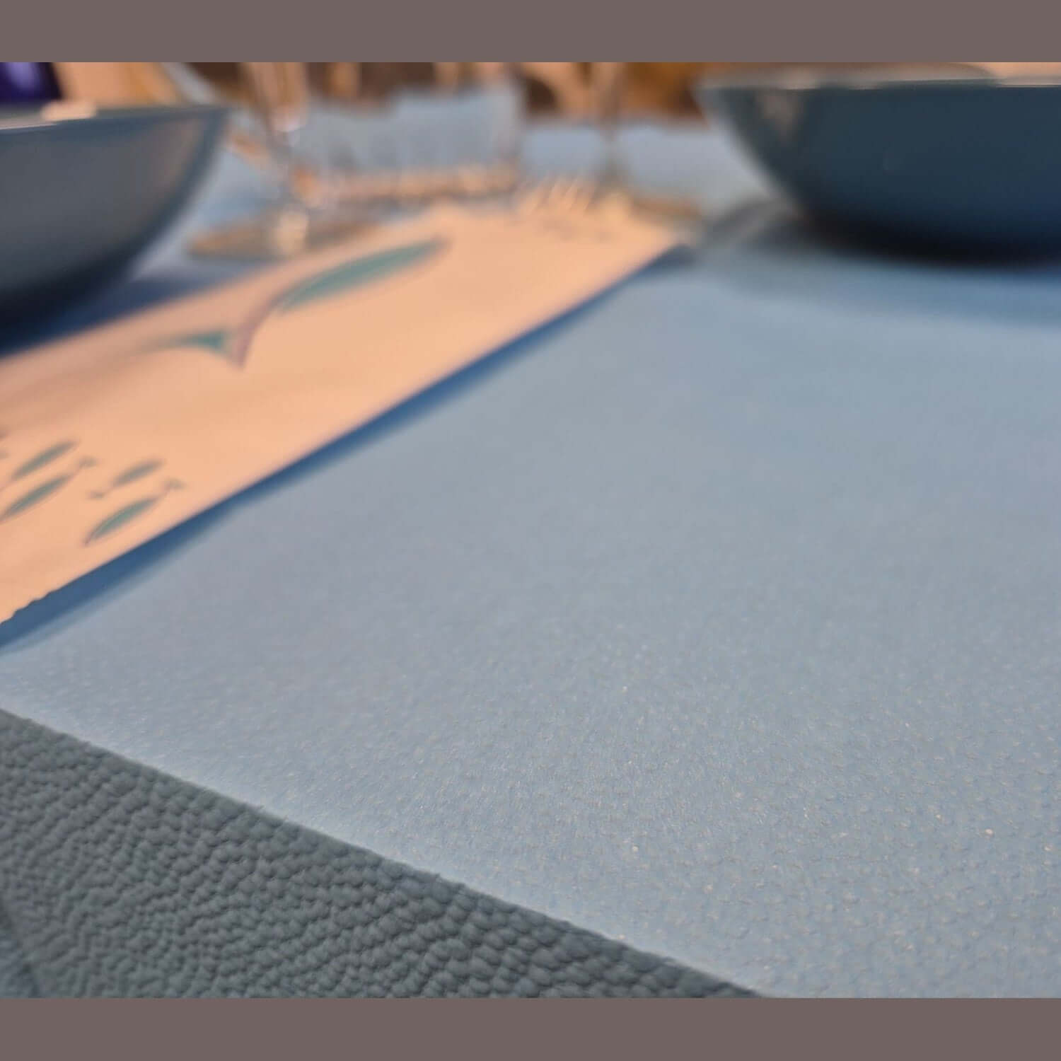 Tovaglia in Carta Fondo Pieno Azzurro Goffrata Airwave da mt. 1 x 1 - 200 pz.