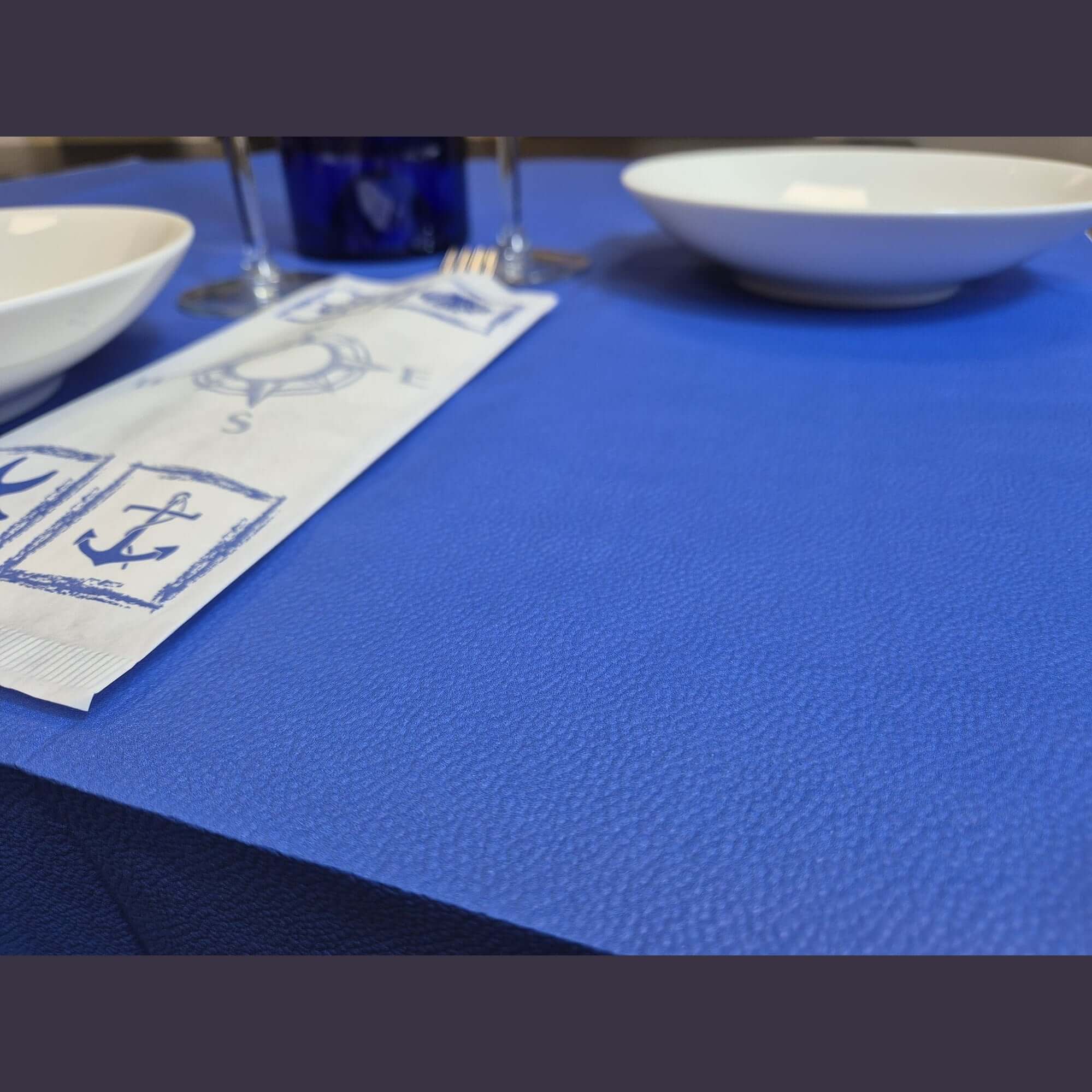Tovaglia in Carta Fondo Pieno Blu Goffrata Airwave da mt. 1 x 1 - 200 pz.