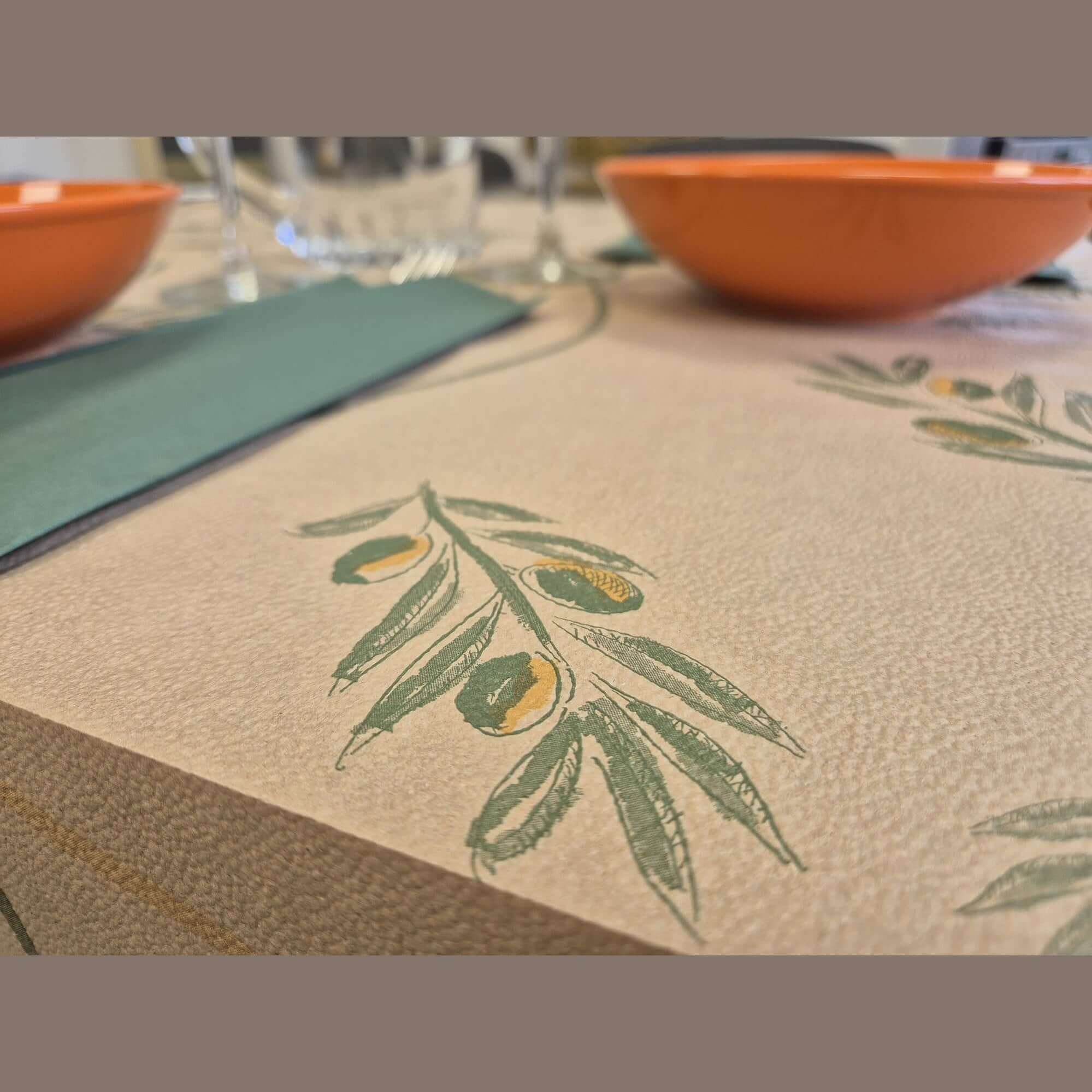Tovaglia in Carta Olive Avana Goffrata Airwave da mt. 1 x 1 - 200 pz.