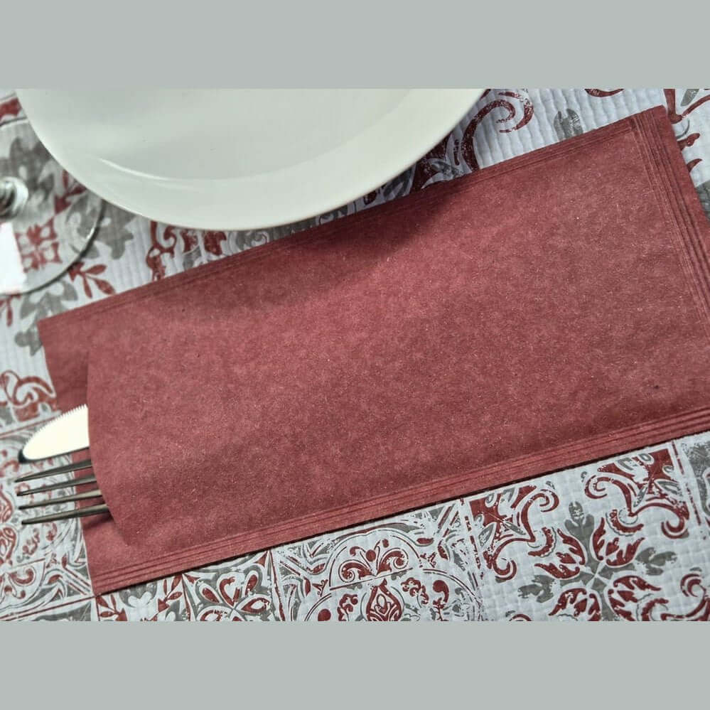 Busta portaposate Airwave in carta paglia bordeaux con tovagliolo – 1000 pz.