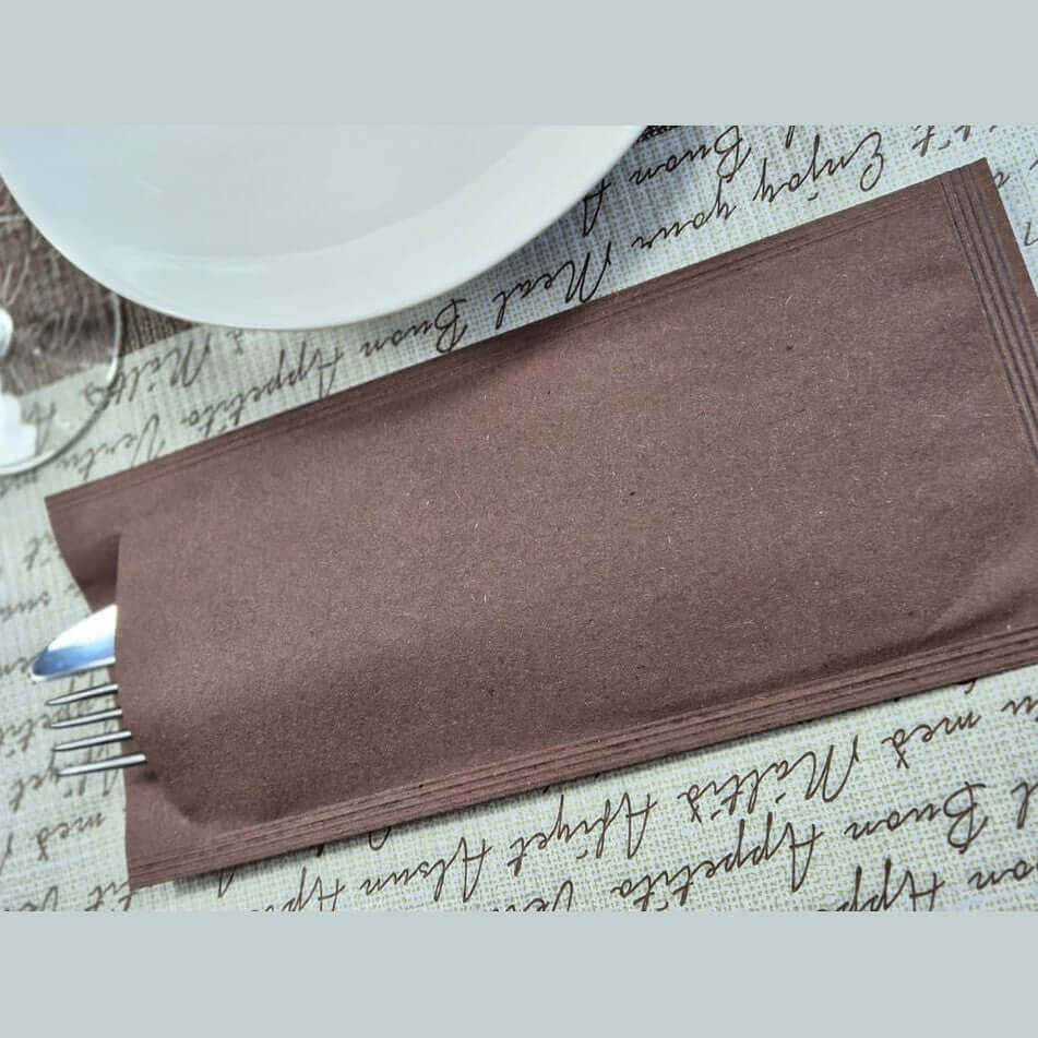 Busta portaposate Airwave in carta paglia cacao con tovagliolo – 1000 pz.