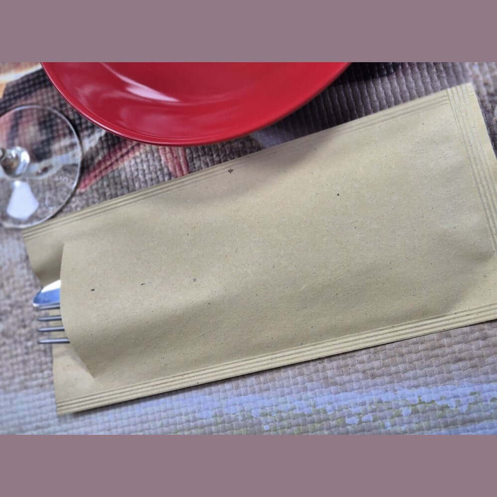 Busta portaposate Airwave in carta paglia sabbia con tovagliolo – 1000 pz.