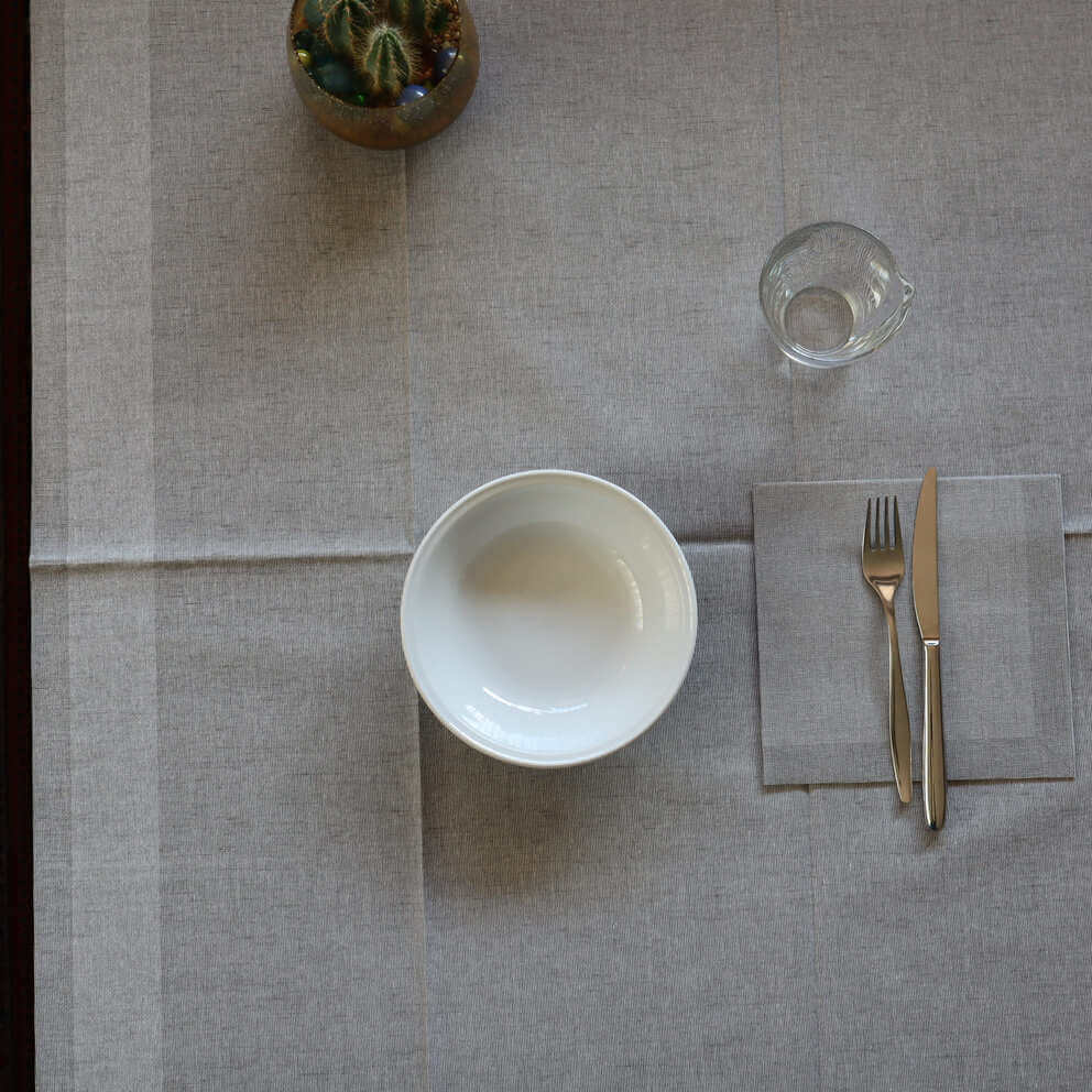 Tovaglia Tnt Iuta Grigio Plus cm. 100X100 - 100 pz.