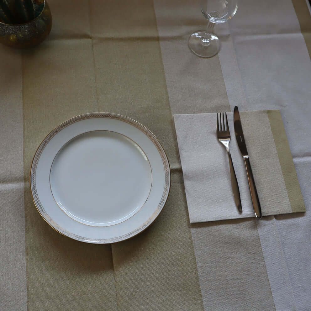 Tovaglia Tnt Stoff Oro Plus cm. 120X120 - 100 pz.