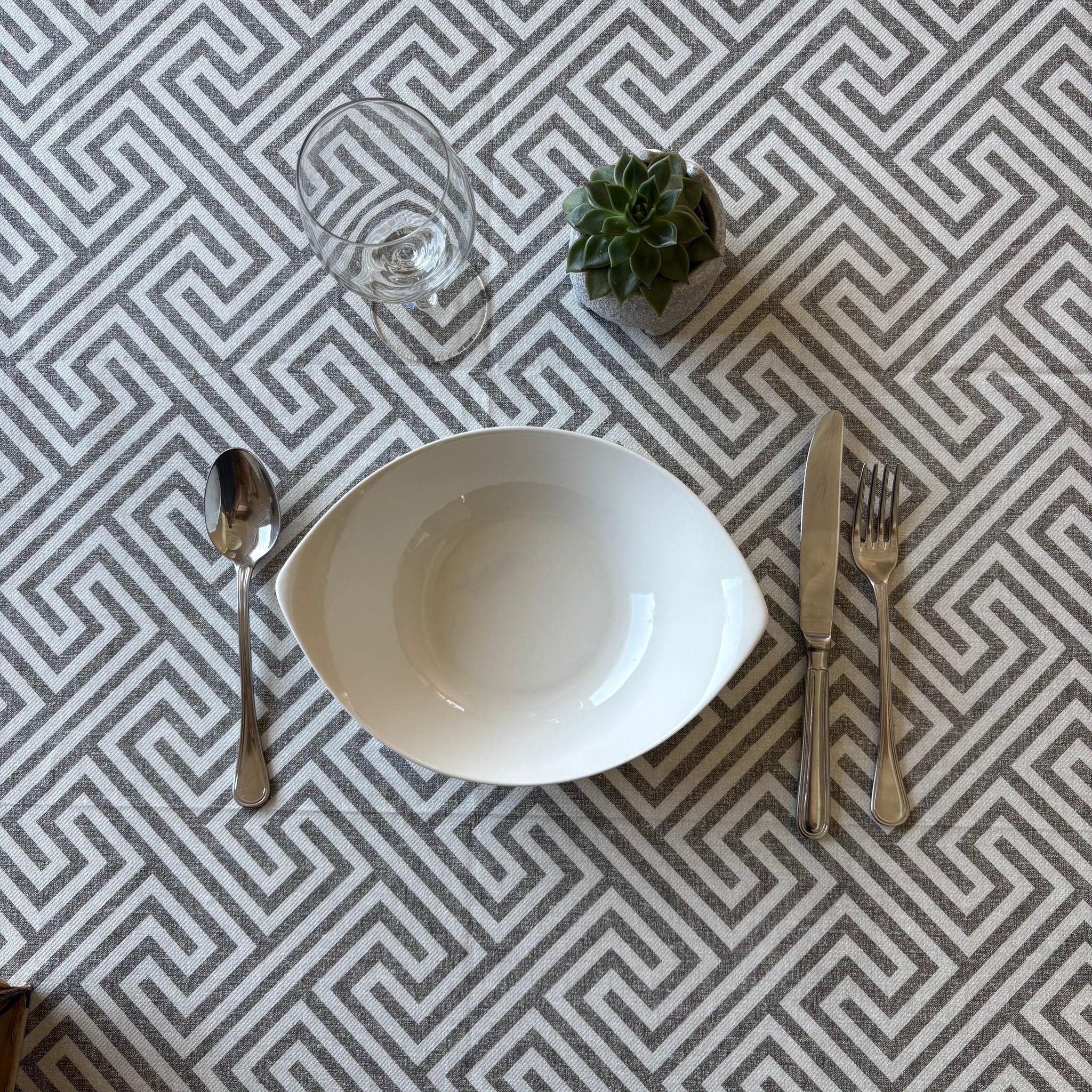 Tovaglia Tnt Dedalo Nero Ecosuperior cm. 100x100 – 100 pz.