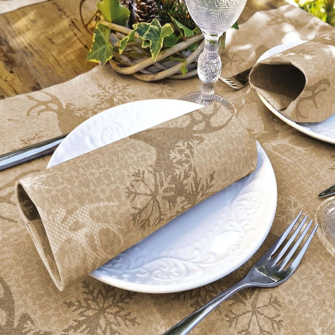 Tovaglia Tnt Selva Marrone Superior cm. 100x100 – 100 pz.