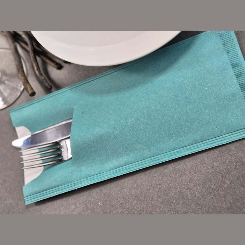 Busta portaposate Airwave in carta paglia acquamarina con tovagliolo – 1000 pz.