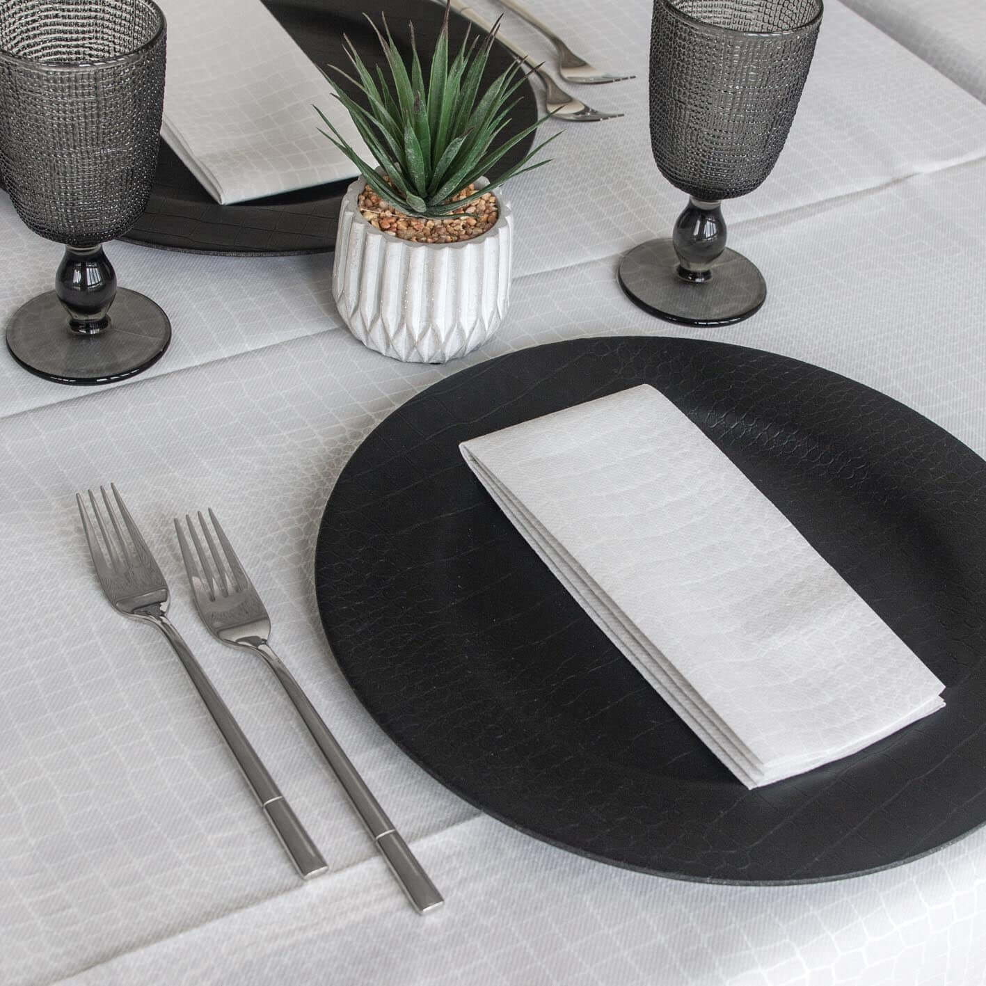 Tovaglia Tnt Croko Bianco Plus cm. 120X120 - 100 pz.