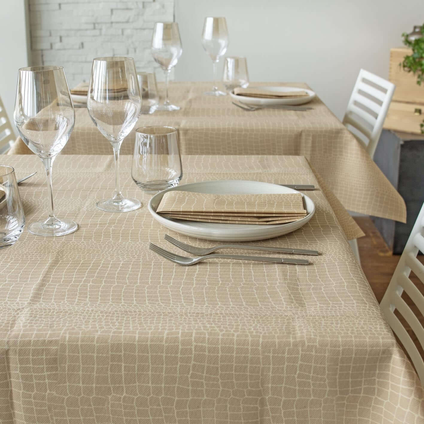 Tovaglia Tnt Croko Natural Plus cm. 120X120 - 100 pz.