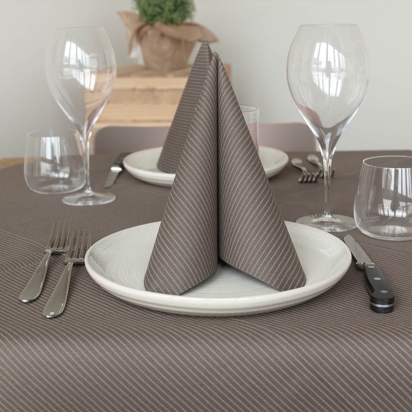 Tovaglia Tnt Gess Cacao Plus cm. 100X100 - 100 pz.