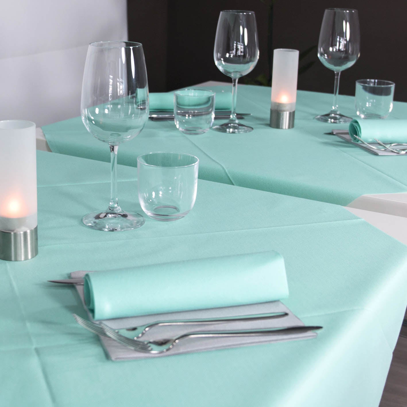 Tovaglia Tnt Acqua Plus cm. 100X100 - 100 pz.