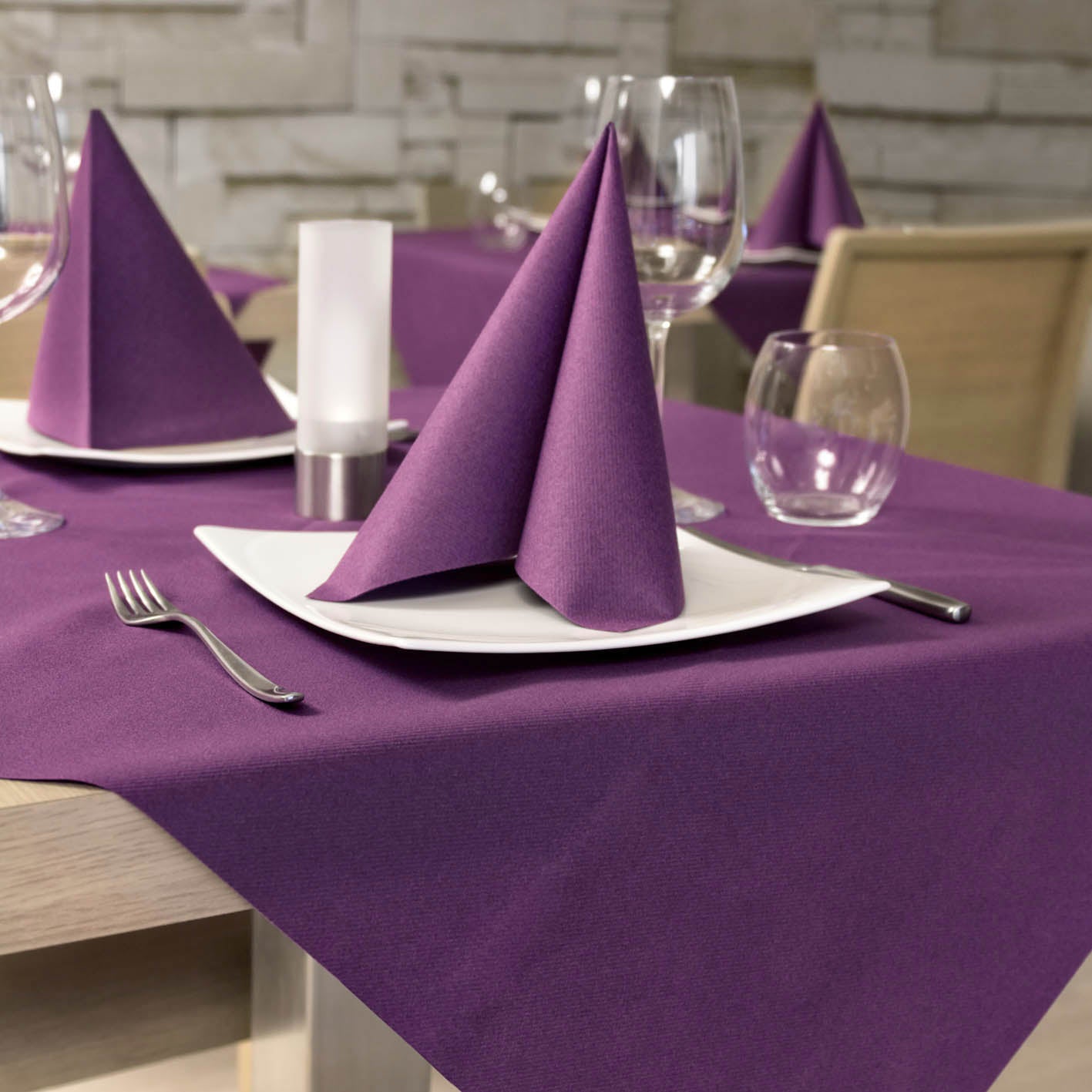 Tovaglia Tnt Prugna Superior cm. 100X100 - 100 pz.