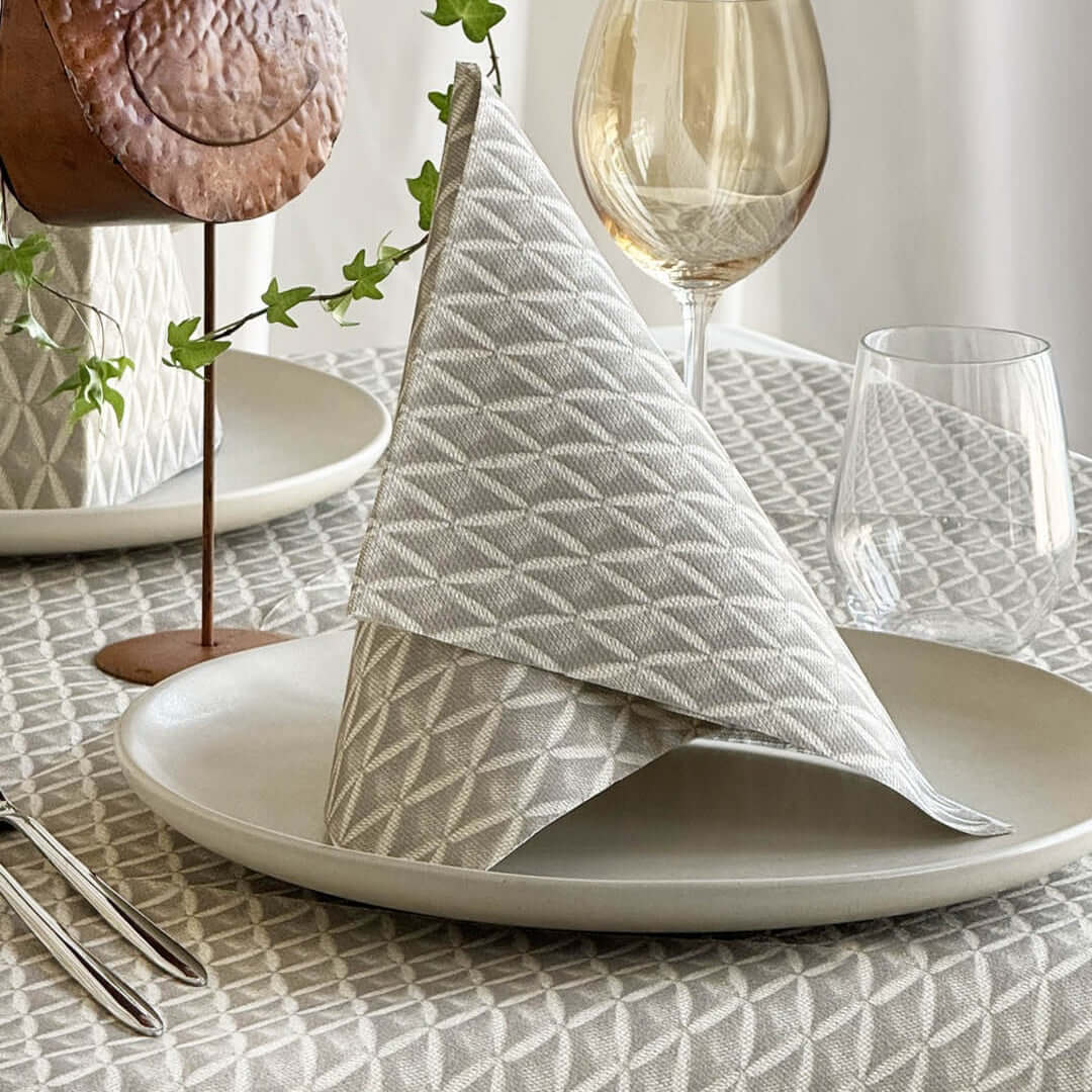 Tovaglia Tnt Vivy Sabbia Plus cm. 100x100 - 100 pz.