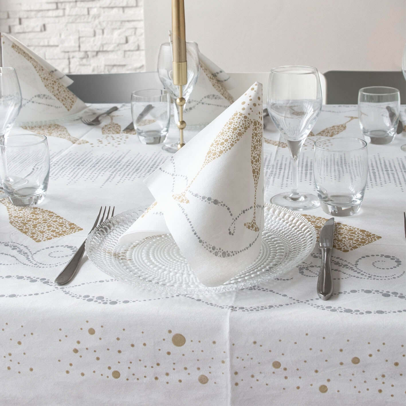 Tovaglia Tnt Bollicine Micro cm. 140x140 - 50 pz.