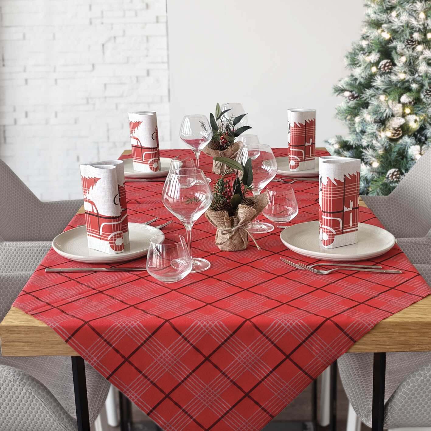 Tovaglia Tnt Kilt Rosso Plus cm. 100x100 - 100 pz.