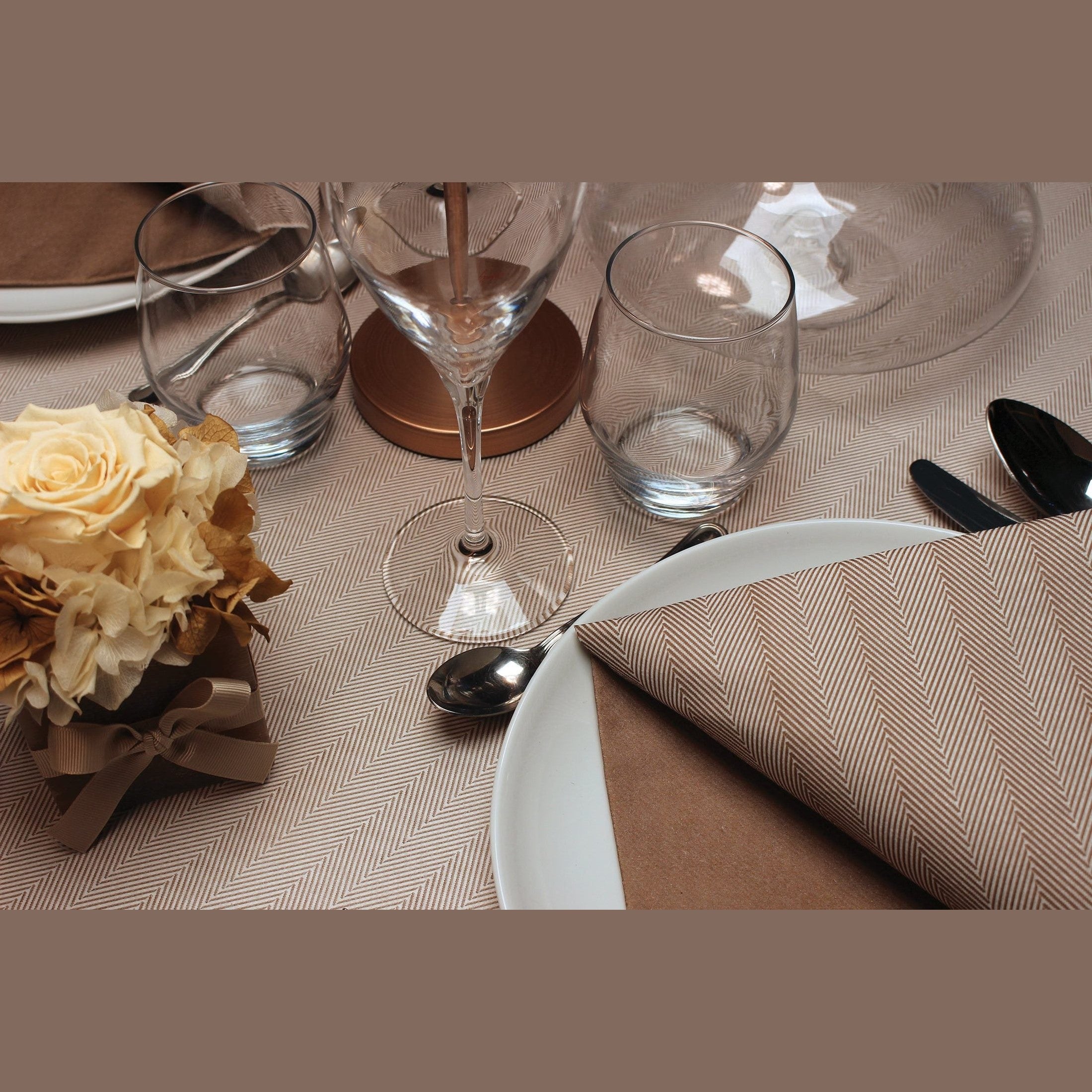 Tovaglia Tnt Spiga Cacao Fibracel cm. 100x100 - 100 pz.