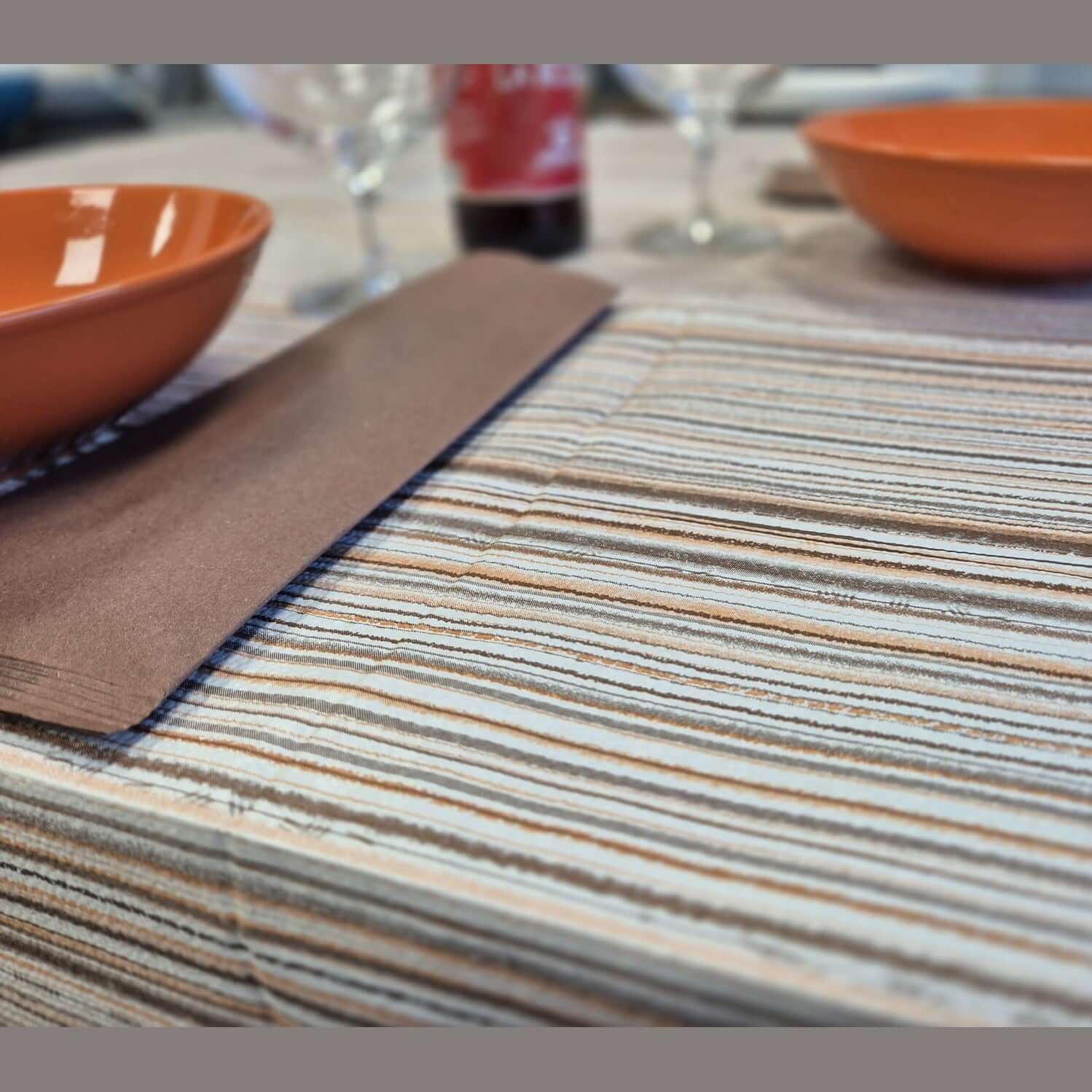 Tovaglia in Carta Righe Marrone Goffrata Airwave da mt. 1 x 1 - 200 pz.