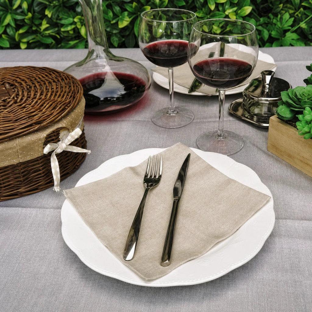 Tovagliolo Tnt Crespo Nero Superior cm. 40x40 – 800 pz. | Vorrei una foto dove rimane tutto assolutamente e totalmente uguale, devi cambiare solamente l'angolazione della foto.