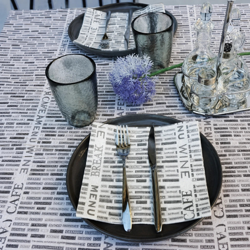 Tovagliolo Tnt Menù Nero Superior cm. 40x40 – 800 pz. | Vorrei una foto dove rimane tutto assolutamente e totalmente uguale, devi cambiare solamente l'angolazione della foto.